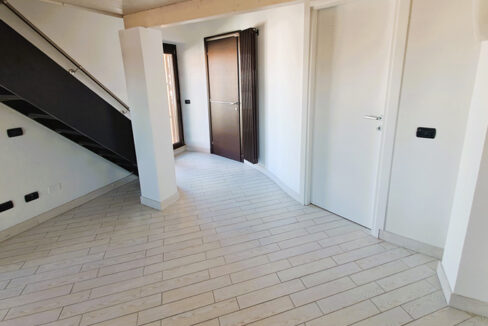 attico-loft-cecchina-ingresso-2-pagliarella-immobiliare