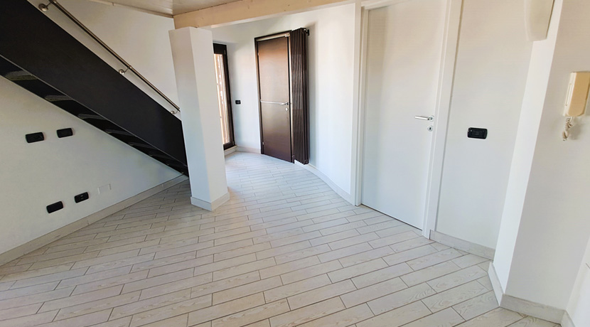 attico-loft-cecchina-ingresso-2-pagliarella-immobiliare