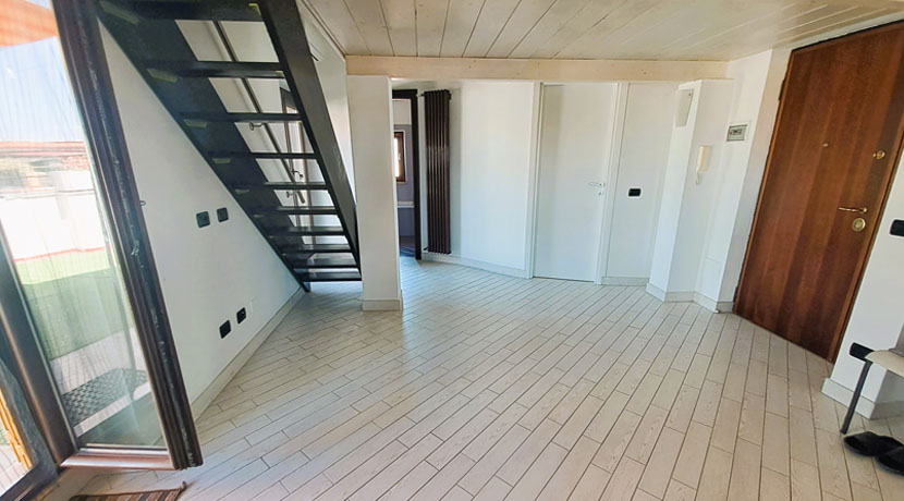 attico-loft-cecchina-ingresso-pagliarella-immobiliare