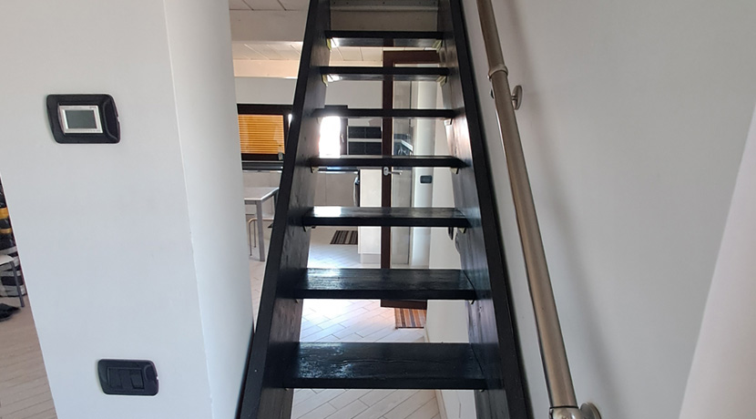 attico-loft-cecchina-scala-pagliarella-immobiliare