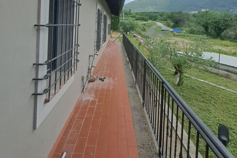 terratetto-giuliano-di-roma-balcone-pagliarella-immobiliare