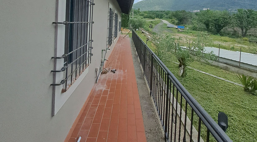 terratetto-giuliano-di-roma-balcone-pagliarella-immobiliare