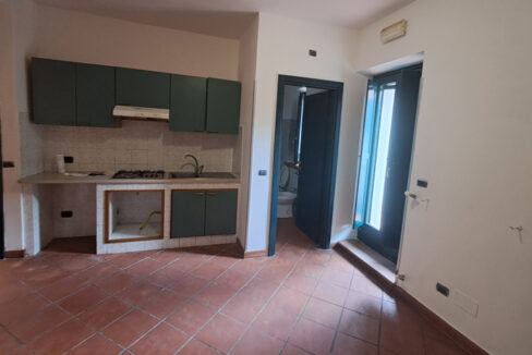 terratetto-giuliano-di-roma-cucina-B-pagliarella-immobiliare