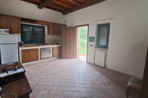 terratetto-giuliano-di-roma-cucina-D-pagliarella-immobiliare