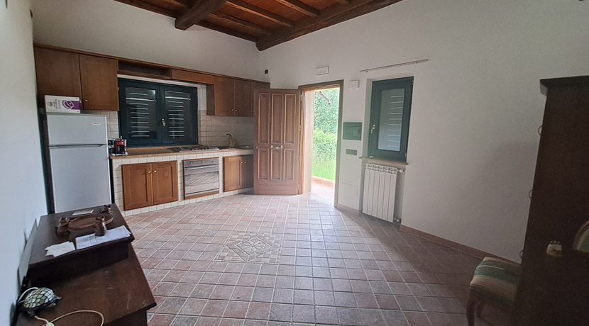 terratetto-giuliano-di-roma-cucina-D-pagliarella-immobiliare